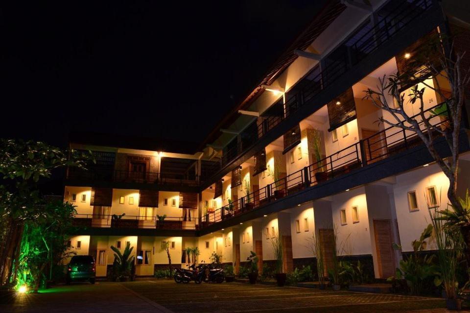 Urbanview Hotel Wayan Mansion Denpasar Dış mekan fotoğraf