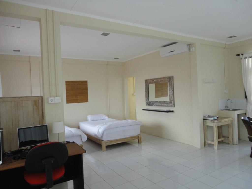 Urbanview Hotel Wayan Mansion Denpasar Oda fotoğraf